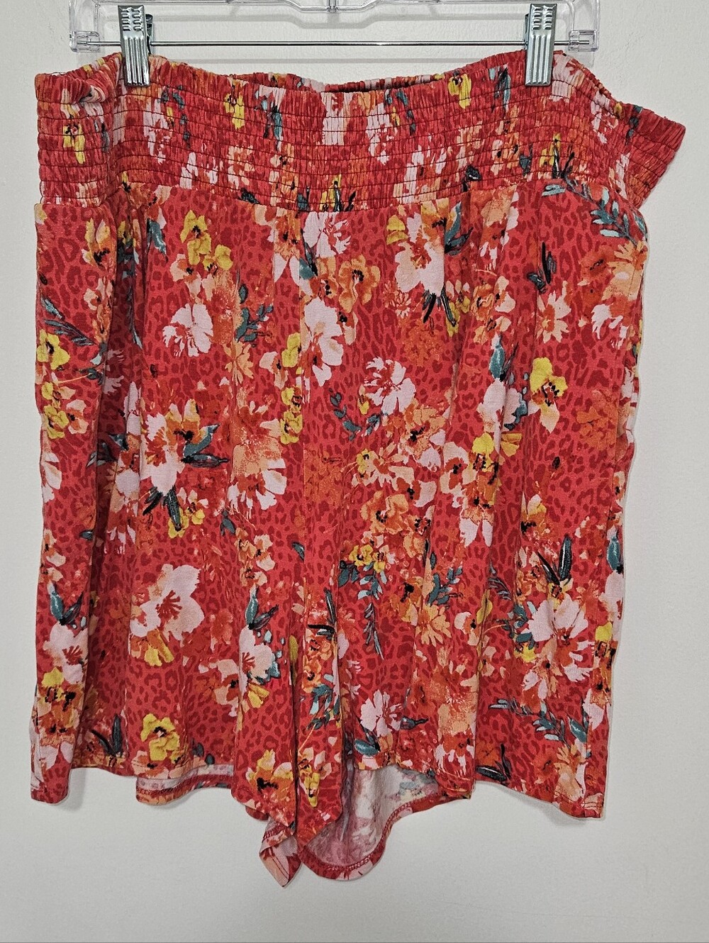 torrid‎ Red Floral Shorts Size 3